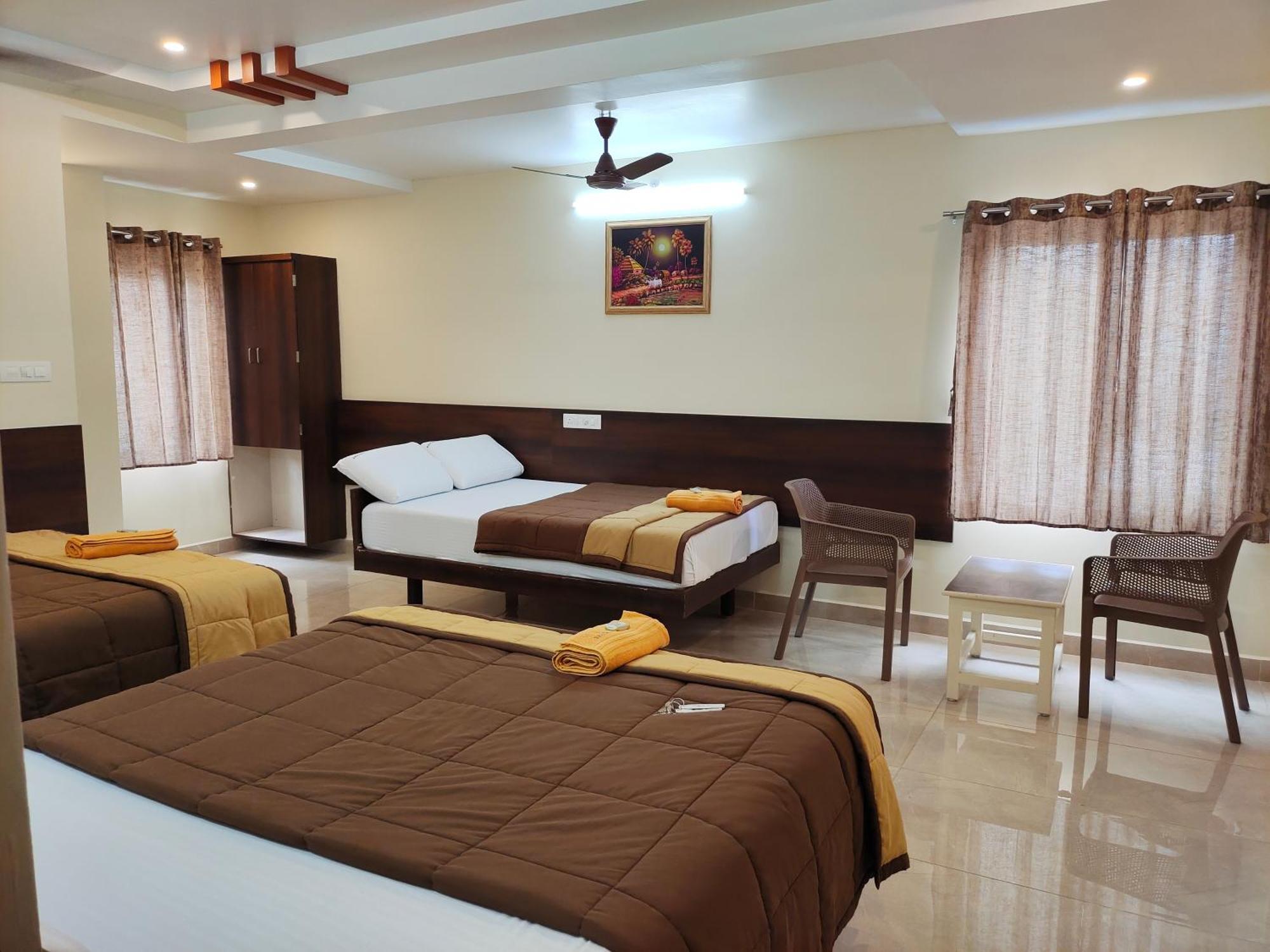 Hotel Dkr Grand تيروباتي المظهر الخارجي الصورة